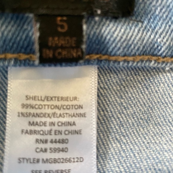 Material Girl printed denim shorts with daisies juniors size 5 - Picture 3 of 3